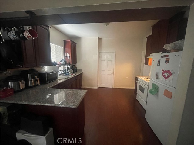 942 E 6th Street, Pomona CA: https://media.crmls.org/medias/dba47267-502e-42eb-ab09-34fa552a38ae.jpg