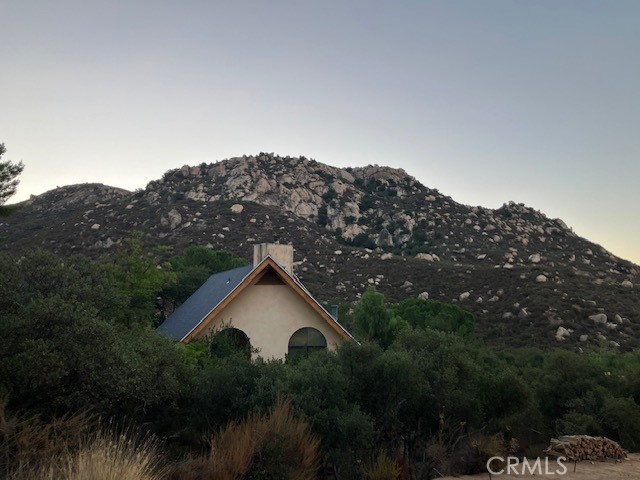 https://media.crmls.org/medias/dba49011-a384-41c4-912d-4c70eabe3bb2.jpg?preset=X-Large