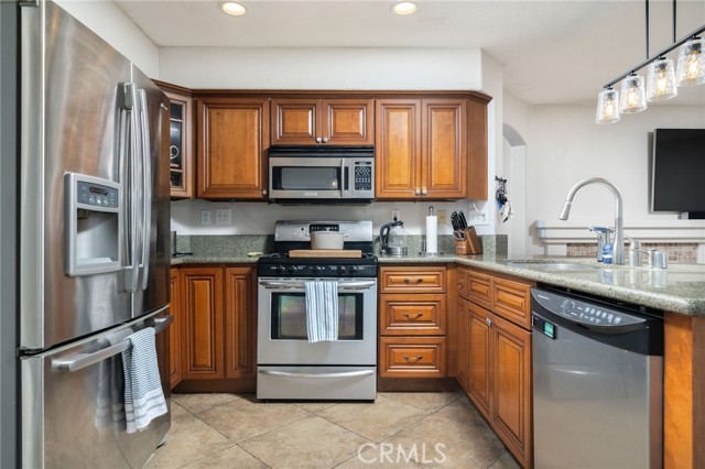 Detail Gallery Image 14 of 43 For 945 Ferndale, Corona,  CA 92881 - 3 Beds | 2/1 Baths