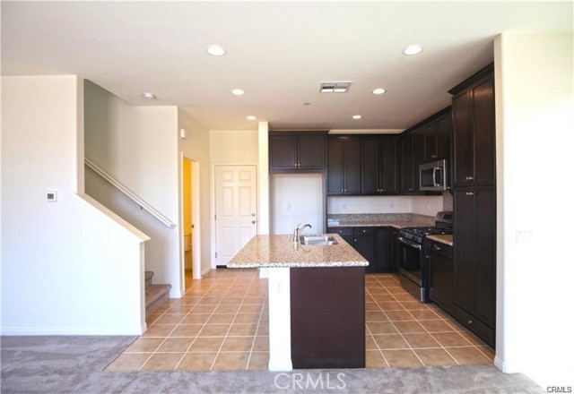 Detail Gallery Image 5 of 18 For 710 Banyan Way, Pomona,  CA 91767 - 3 Beds | 3 Baths