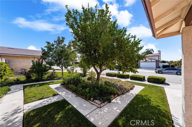 15454 Raymond, Fontana CA: https://media.crmls.org/medias/dba6bae2-279e-462e-97a4-596455279b4a.jpg