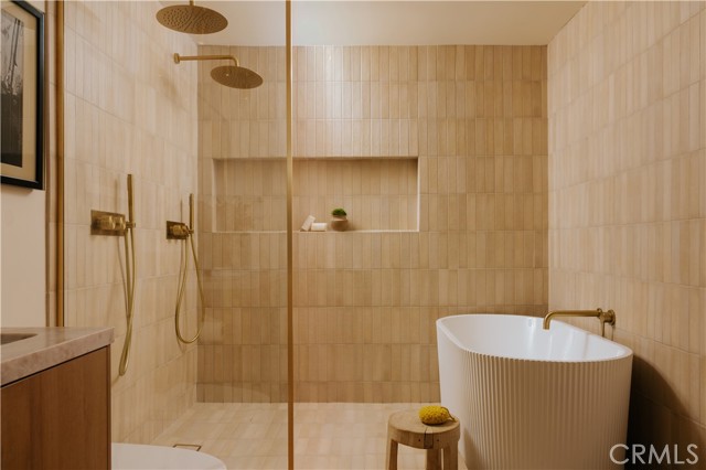 Detail Gallery Image 23 of 37 For 5557 Franrivers Ave, Woodland Hills,  CA 91367 - 4 Beds | 2/1 Baths