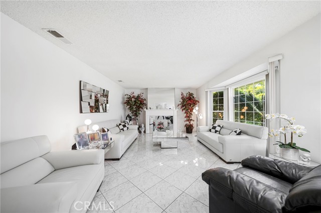 2030 Paloma Street, Pasadena CA: https://media.crmls.org/medias/dba76295-b408-499f-a28f-74a09ebc7769.jpg