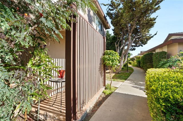 Detail Gallery Image 2 of 37 For 479 E 1st, Tustin,  CA 92780 - 2 Beds | 1/1 Baths