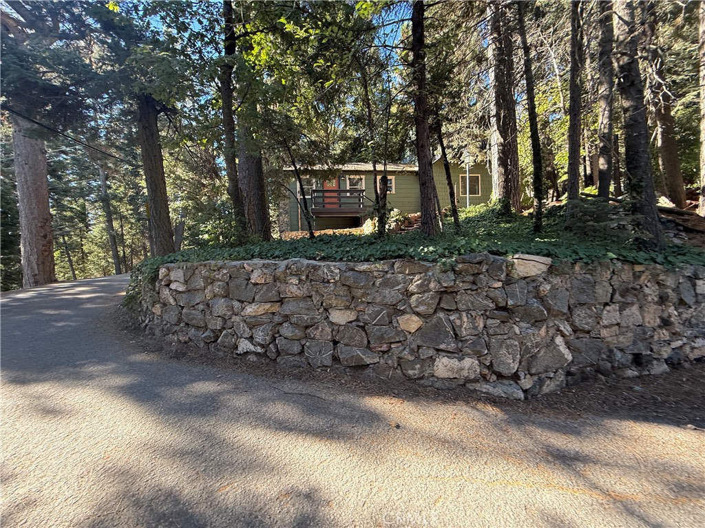 https://media.crmls.org/medias/dba7ccae-fe08-40cf-92f6-27c7df45f6aa.jpg?preset=X-Large