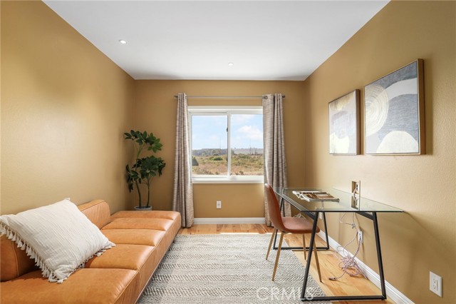 Detail Gallery Image 15 of 32 For 13236 Fiji Way #B,  Marina Del Rey,  CA 90292 - 2 Beds | 2/1 Baths