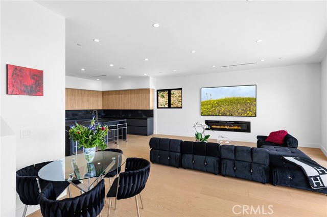 Detail Gallery Image 6 of 58 For 5134 Medina Rd, Woodland Hills,  CA 91364 - 5 Beds | 5/1 Baths