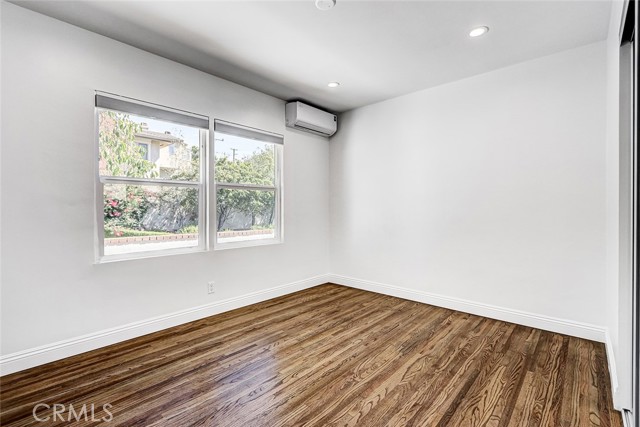 Detail Gallery Image 16 of 38 For 3010 Laurel Ave, Manhattan Beach,  CA 90266 - 4 Beds | 2 Baths