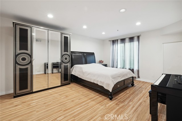 301 W Loraine Street, Glendale CA: https://media.crmls.org/medias/dbab00e4-11d1-4f2b-9829-944c1c8f5dca.jpg