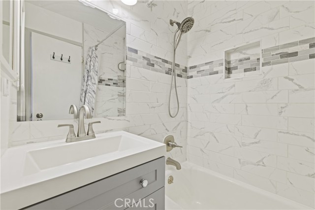 Detail Gallery Image 37 of 57 For 26817 Oak Branch Cir, Newhall,  CA 91321 - 2 Beds | 2 Baths