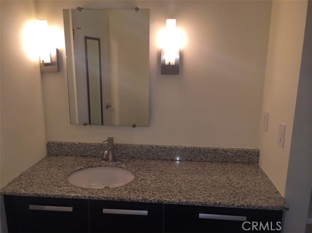 Detail Gallery Image 11 of 12 For 7254 Vassar Ave #303,  Canoga Park,  CA 91303 - 2 Beds | 2 Baths