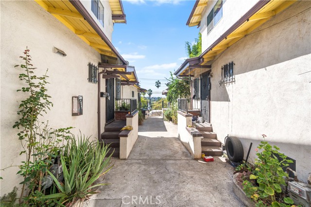 Detail Gallery Image 4 of 40 For 1727 Bellevue Ave, Los Angeles,  CA 90026 - – Beds | – Baths