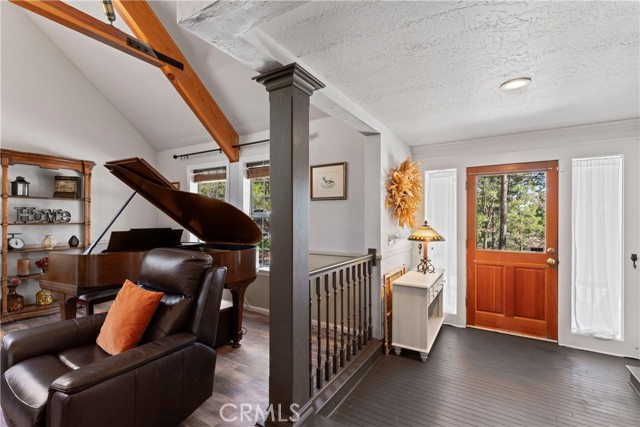 Detail Gallery Image 7 of 49 For 27847 St Bernard Ln, Lake Arrowhead,  CA 92352 - 3 Beds | 3 Baths