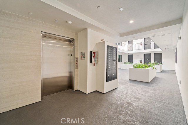 Detail Gallery Image 24 of 24 For 7510 Sepulveda Bld, Van Nuys,  CA 91405 - 3 Beds | 2 Baths