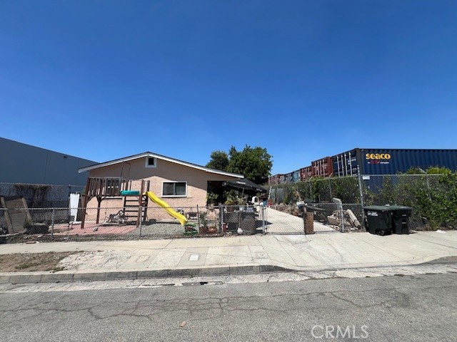 1327 S Gage Avenue, Los Angeles CA: https://media.crmls.org/medias/dbae2bca-6dc6-4307-9f24-8e87a74a3175.jpg