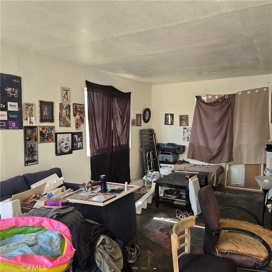 https://media.crmls.org/medias/dbaf5de5-fd9b-45c1-8449-a51205aa82df.jpg?preset=X-Large