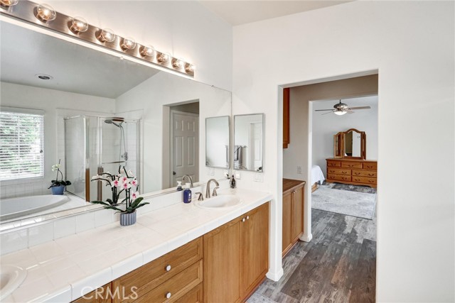 13576 Oxford Ct, Chino CA: https://media.crmls.org/medias/dbaf9111-fc57-4d5c-a600-ed69a793b60e.jpg