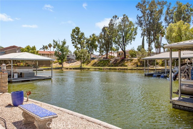 30201 Spray Drive, Canyon Lake CA: https://media.crmls.org/medias/dbaff3c0-cb58-4c45-a433-d0cd9ab8832e.jpg