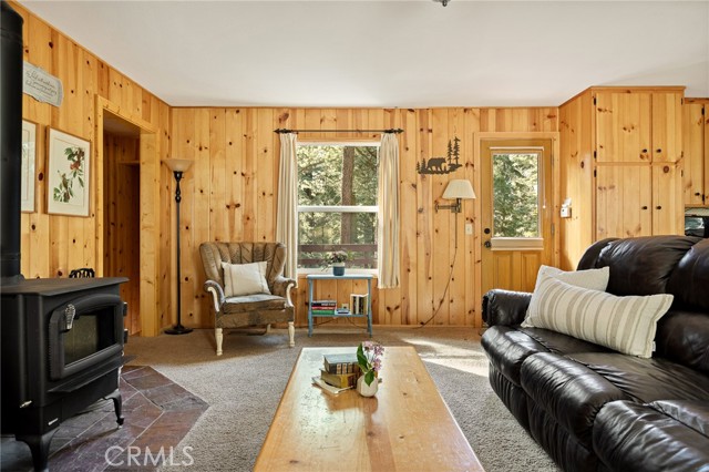 Detail Gallery Image 4 of 34 For 954 Crest Estates, Lake Arrowhead,  CA 92352 - 3 Beds | 2 Baths