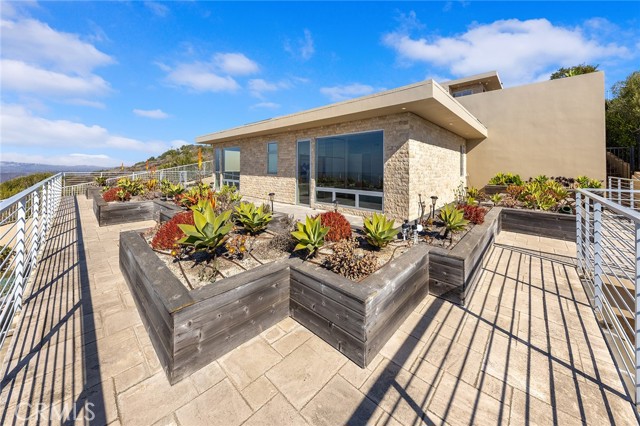 3355 Alta Laguna Boulevard, Laguna Beach CA: https://media.crmls.org/medias/dbb064ea-da98-497e-935e-209cbe01c91f.jpg