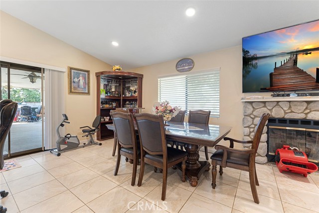 6860 27th Street, Jurupa Valley CA: https://media.crmls.org/medias/dbb10912-094a-4602-92ba-62bf72e619be.jpg