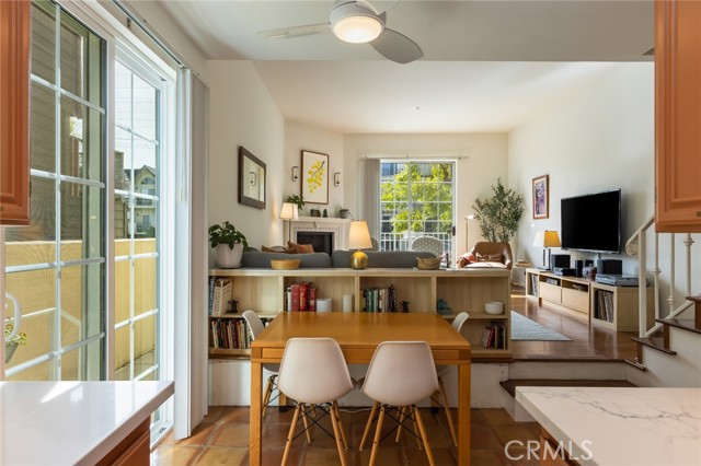 Detail Gallery Image 19 of 55 For 11445 Moorpark, Studio City,  CA 91602 - 2 Beds | 2/1 Baths