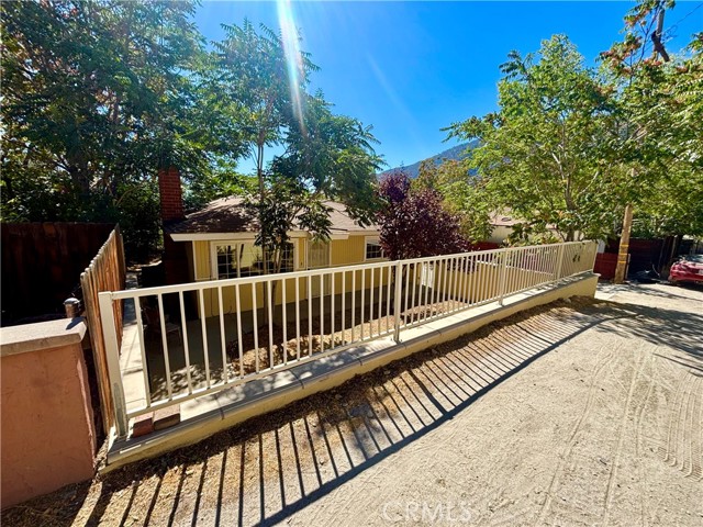 728 Catalina, Frazier Park CA: https://media.crmls.org/medias/dbb21e06-d96a-45c3-a240-8d378e72facf.jpg