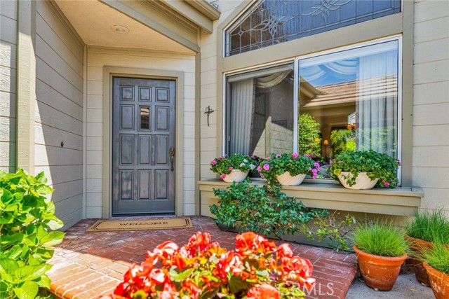 Detail Gallery Image 3 of 46 For 8102 E Sprucewood Ave, Orange,  CA 92869 - 4 Beds | 3 Baths