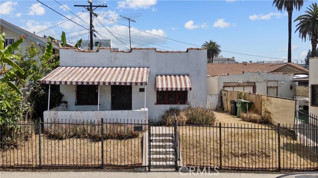 201 N Carondelet Street, Los Angeles CA: https://media.crmls.org/medias/dbb3c9d9-b4e4-44d2-8894-ec9b32ac73fa.jpg