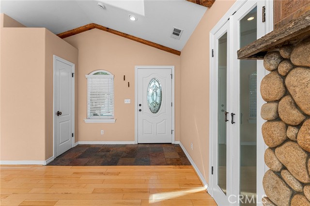 Detail Gallery Image 6 of 32 For 23988 Scenic, Crestline,  CA 92325 - 3 Beds | 2 Baths