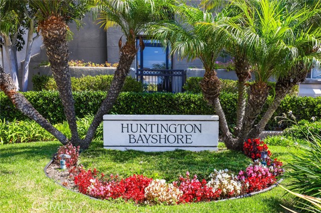 430 Lake St #304, Huntington Beach, CA 92648