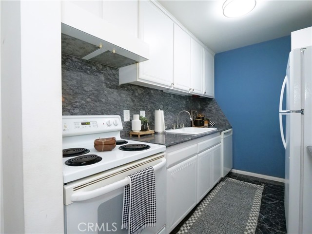 635 Prospect Avenue, Redondo Beach, California 90277, 2 Bedrooms Bedrooms, ,2 BathroomsBathrooms,Residential,For Sale,Prospect,IN25120437
