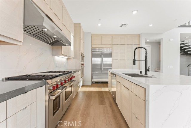 Detail Gallery Image 4 of 56 For 209 Stage, Irvine,  CA 92618 - 5 Beds | 5 Baths