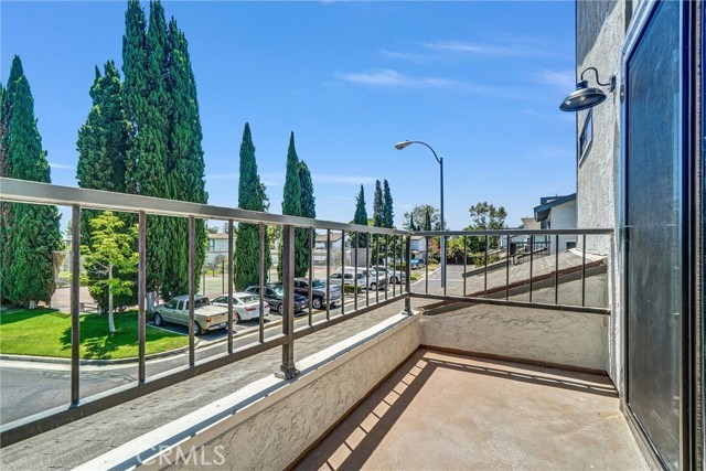738 Amberwood Drive, Santa Ana CA: https://media.crmls.org/medias/dbb6e1f3-54b7-4d9a-b628-3ebcf938abef.jpg