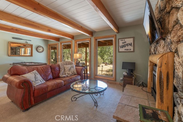 190 Yosemite Drive, Big Bear City CA: https://media.crmls.org/medias/dbb798ba-c52a-415c-b2bb-c1c0a9b58c63.jpg