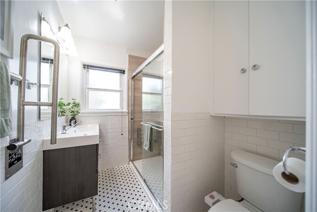 2325 Golden Avenue, Long Beach CA: https://media.crmls.org/medias/dbb79ac8-ae29-4399-9e30-fbe506429e4d.jpg