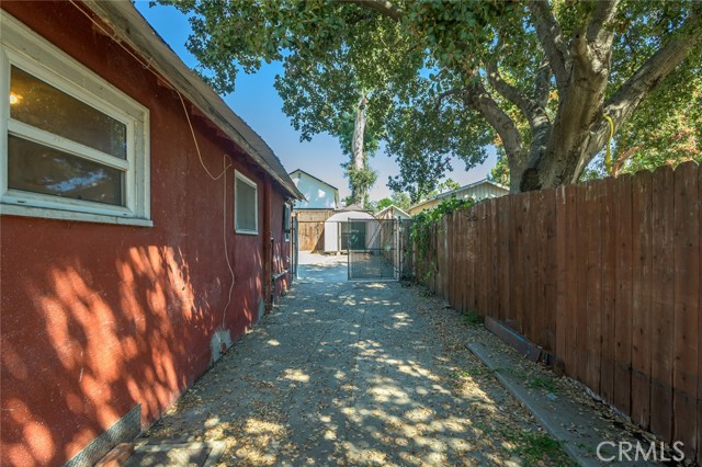 4608 Dyer Street, La Crescenta CA: https://media.crmls.org/medias/dbb8ae83-b2fb-4c5a-925e-e88ad26713bf.jpg