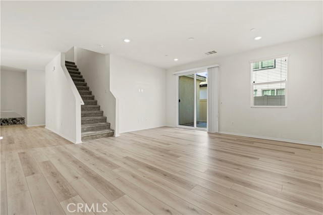 Detail Gallery Image 4 of 21 For 1796 Park Place Ln, Riverside,  CA 92501 - 3 Beds | 2/1 Baths