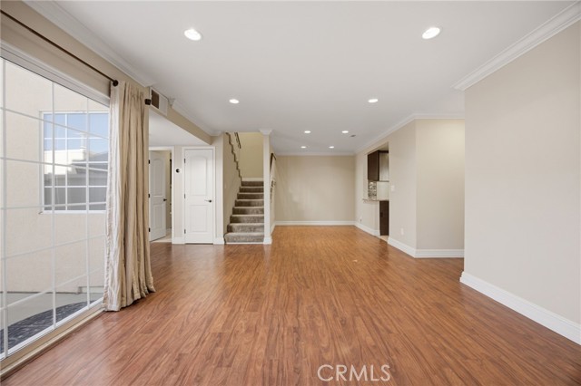 19208 Hamlin Street, 5 photo 27