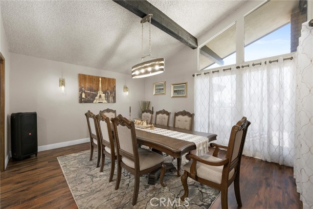 Detail Gallery Image 16 of 73 For 4712 Panorama Dr, Bakersfield,  CA 93306 - 4 Beds | 2/1 Baths