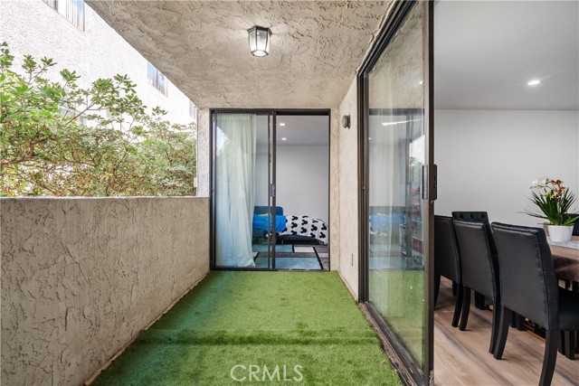5325 Lindley Avenue, Tarzana CA: https://media.crmls.org/medias/dbba8974-12cc-4bc6-86bd-981bc40d14cc.jpg