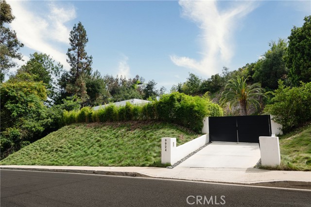 9924 Liebe Drive, Beverly Hills CA: https://media.crmls.org/medias/dbbb5169-a7ee-418d-90bc-2f9715d7624a.jpg
