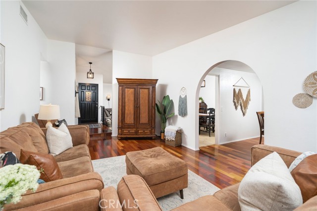 Image 10 of 39 For 5022 Burnaby