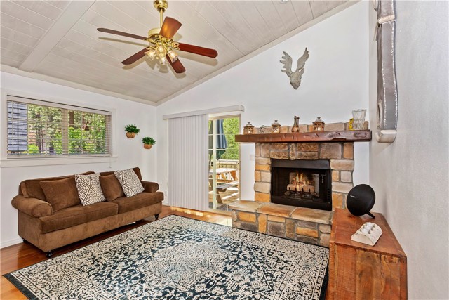 Detail Gallery Image 7 of 25 For 329 E Sherwood Bld, Big Bear City,  CA 92314 - 3 Beds | 2 Baths