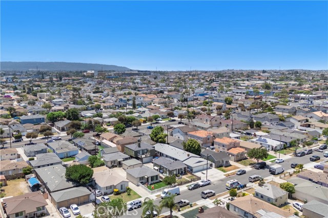 4220 W 165th Street, Lawndale CA: https://media.crmls.org/medias/dbbc121e-bbcf-454f-aff7-7cd2f249ce8e.jpg