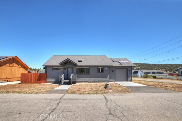 2217 Juniper Lane, Big Bear City CA: https://media.crmls.org/medias/dbbdc8f2-a8d1-44a6-8350-3c182fb5129f.jpg