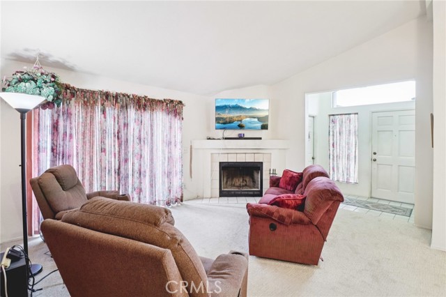 Detail Gallery Image 3 of 42 For 1043 Kite, Vista,  CA 92081 - 3 Beds | 2 Baths