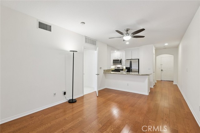 Detail Gallery Image 3 of 33 For 2750 Artesia Bld #206,  Redondo Beach,  CA 90278 - 2 Beds | 2 Baths