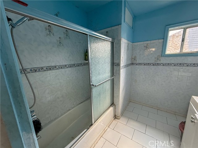 258 N Benton Way, Los Angeles CA: https://media.crmls.org/medias/dbbe0805-1258-4a41-8853-d982ec43302d.jpg
