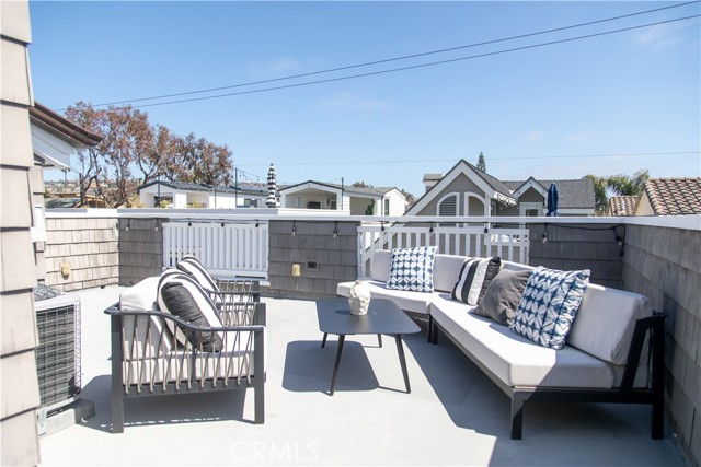 Detail Gallery Image 13 of 13 For 424 1/2 Marguerite Ave, Corona Del Mar,  CA 92625 - 2 Beds | 2/1 Baths